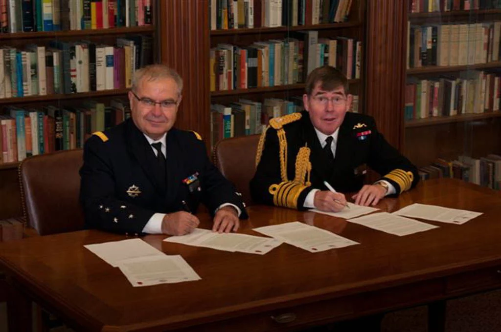 Les marines française et britannique prévoient un exercice majeur pour 2012