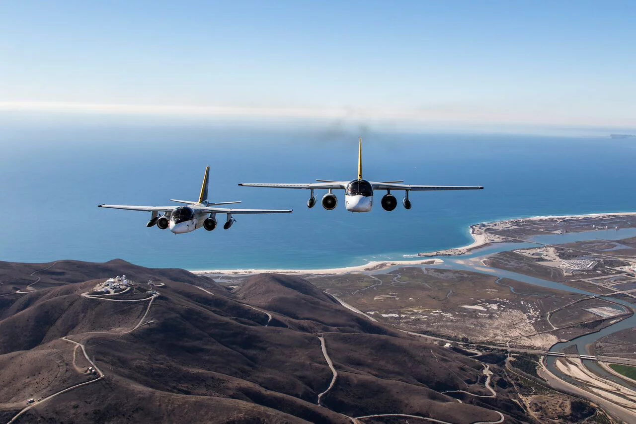 Les 2 derniers S-3B Viking de l'US Navy survolent la base de Ventura County