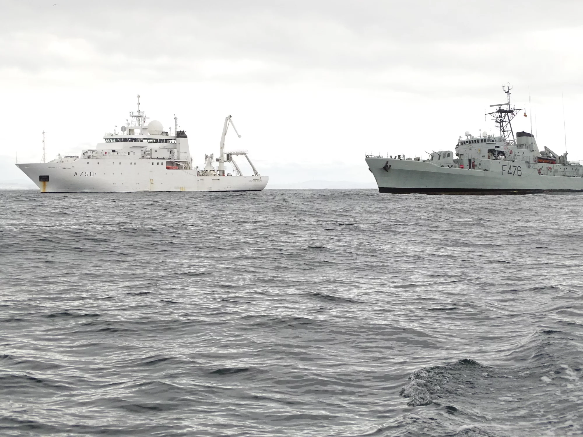 Le BHO Beautemps-Beaupré et la corvette portuguaise Jacinto Candido