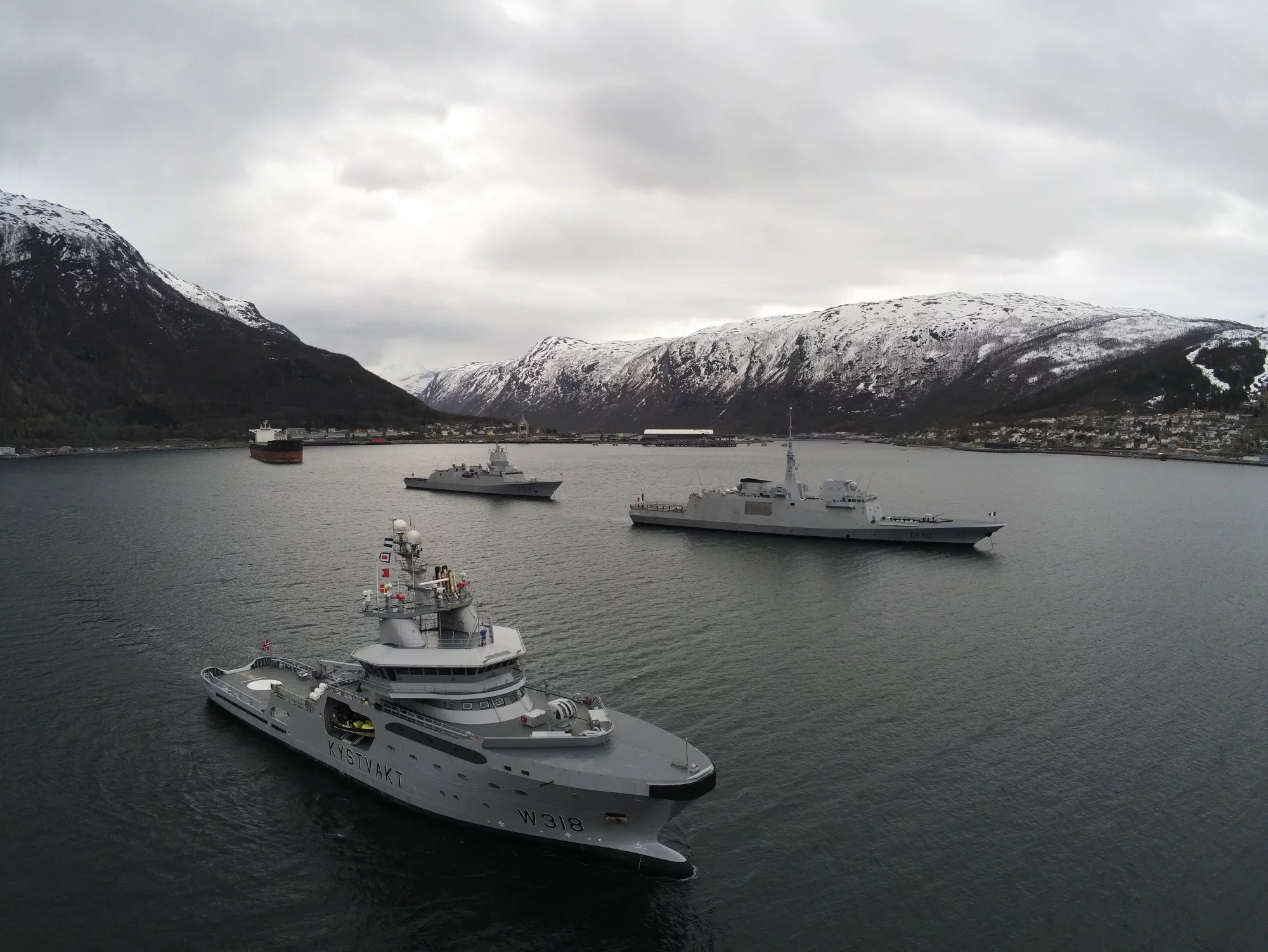 La frégate Aquitaine participe aux commémorations de la bataille de Narvik