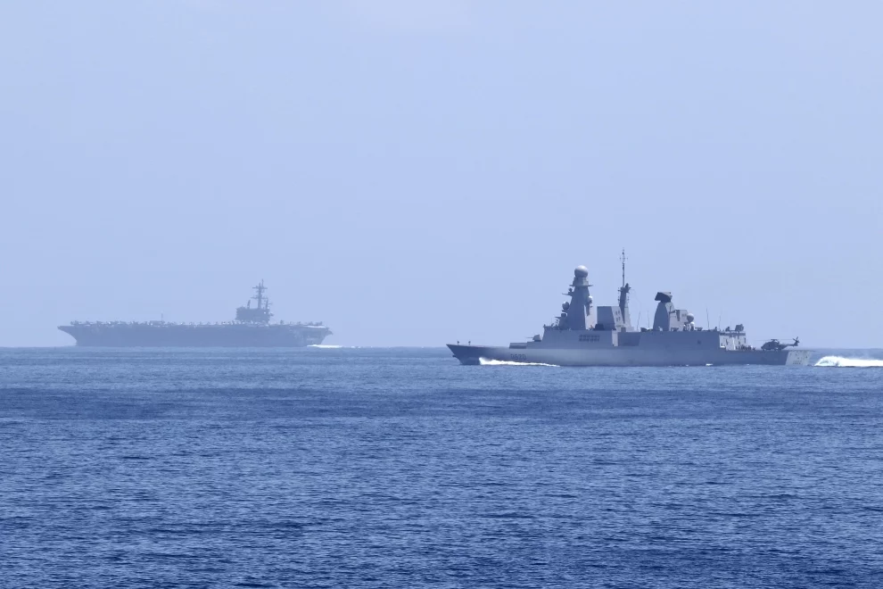 Le Forbin et le porte-avions américains USS Bush