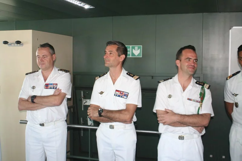L'amiral Hello, commandant l'Ecole Navale, le capitaine de vaisseau de Briançon, commandant le Dixmude, et le capitaine de frégate Helluy, commandant l'Aconit
