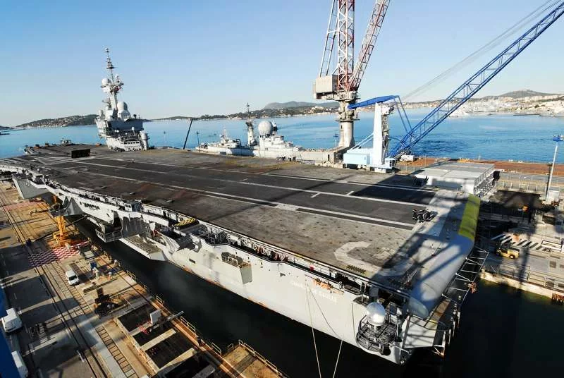 Le Charles de Gaulle au bassin