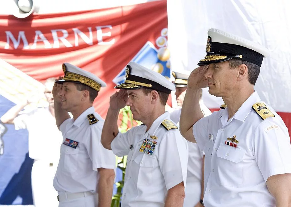 Le contre-amiral Kérignard, le contre-amiral Cosgriff et le Commodore Davidson