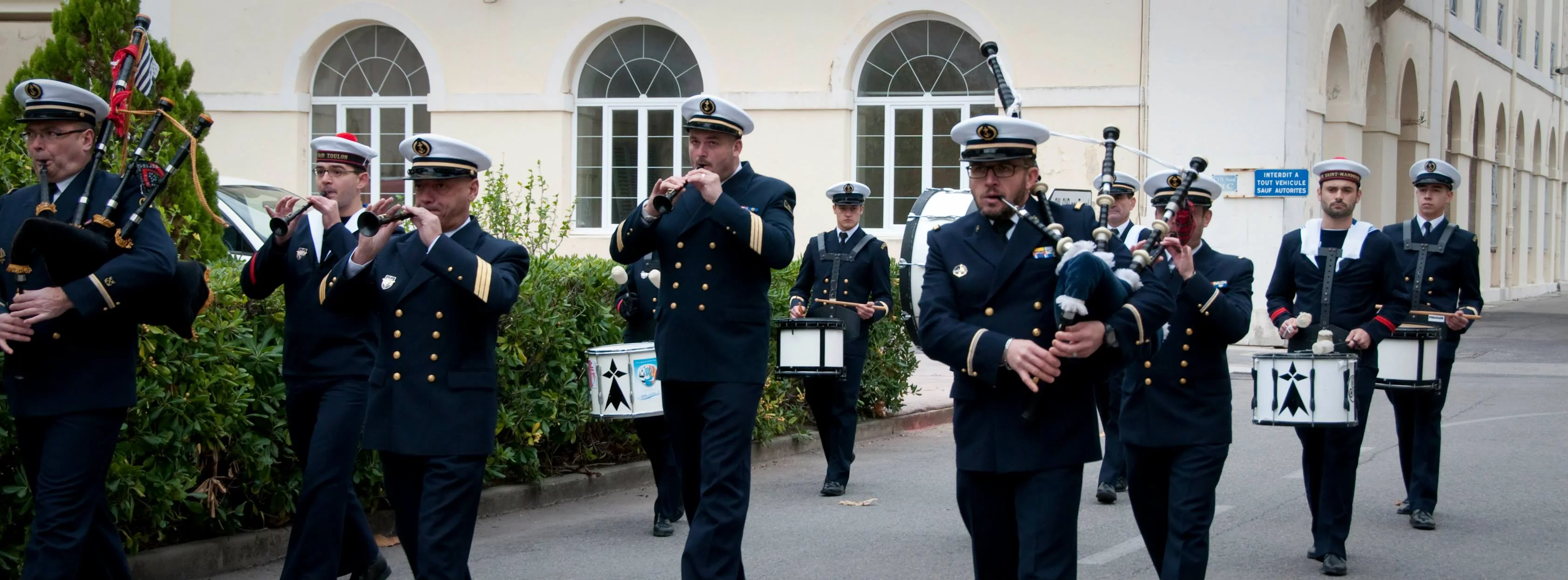 Bagad de St-Mandrier : commémoration de la catastrophe de 1977