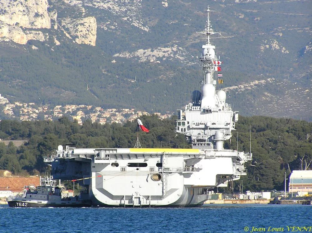 Le Charles de Gaulle appareille pour des essais aviation