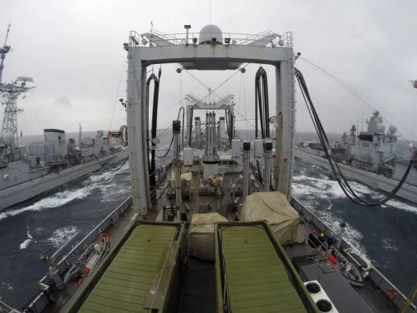 Le BCR le Var ravitaille la FASM La Motte-Picquet et la FAA Cassard