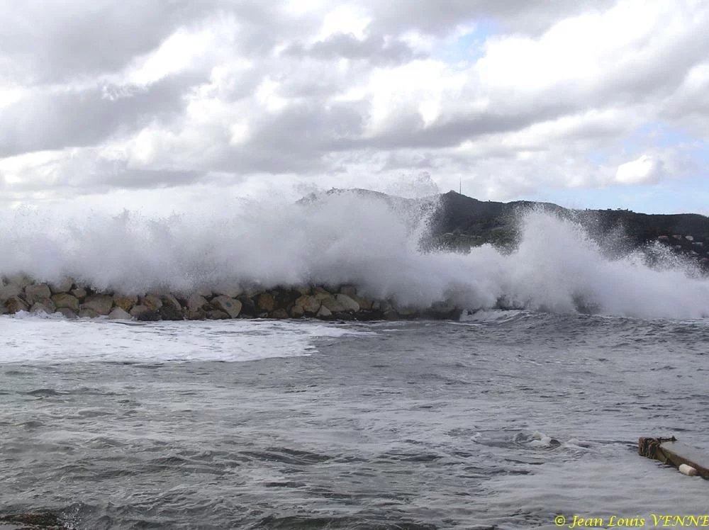 Mer agitée sur la plage de St-Elme