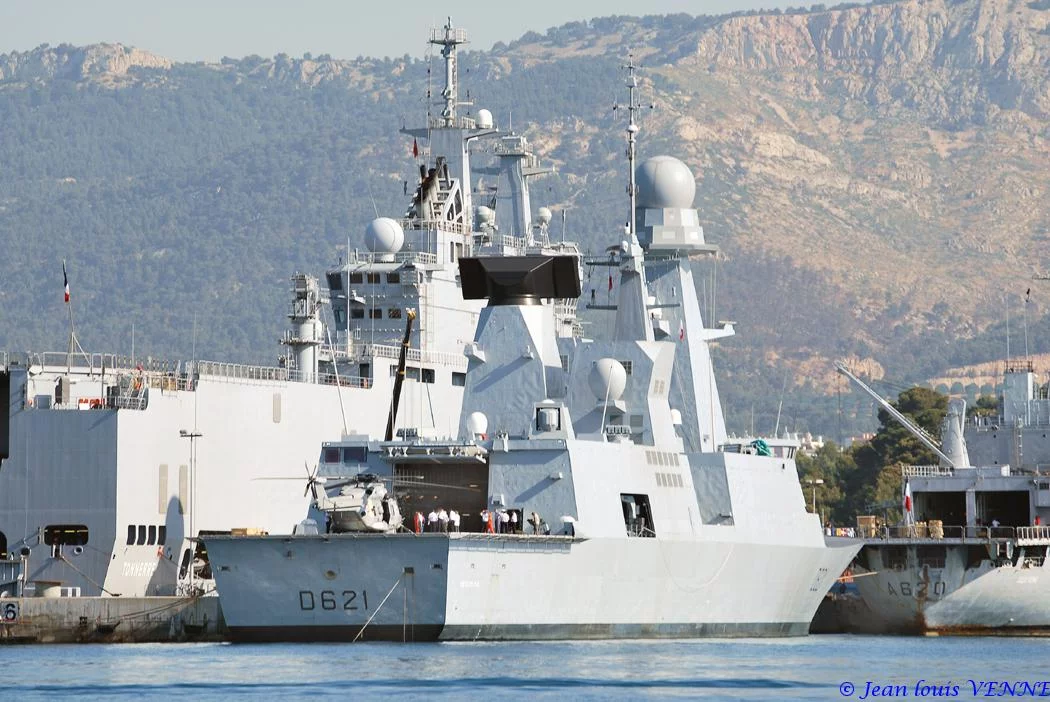 Appontage d’un NH90 sur le Chevalier-Paul