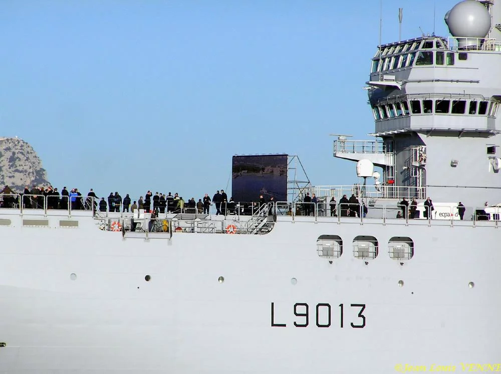 Retour du Mistral après la Journée de Présentation de la Marine