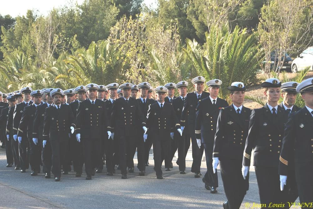 Présentation aux drapeaux du CIN Saint-Mandrier 
