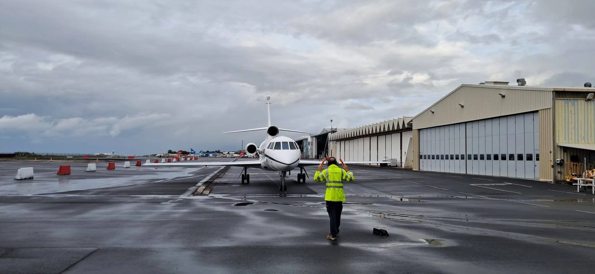 Un premier avion de surveillance maritime Falcon 50 modernisé arrive à Papeete