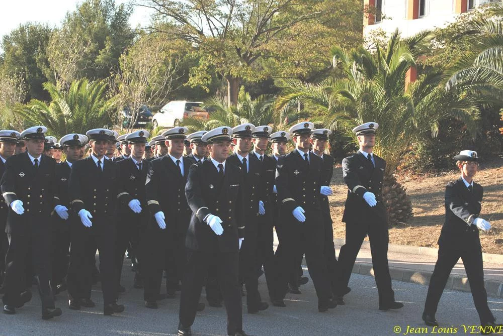 Présentation aux drapeaux du CIN Saint-Mandrier 