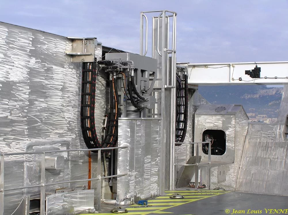 Les verins soutenant la plateforme centrale