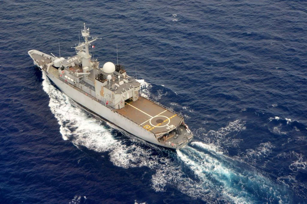 La frégate Vendémiaire, vue par un avion Gardian