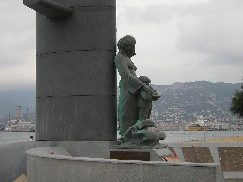 Monument national des sous-mariniers (statue)