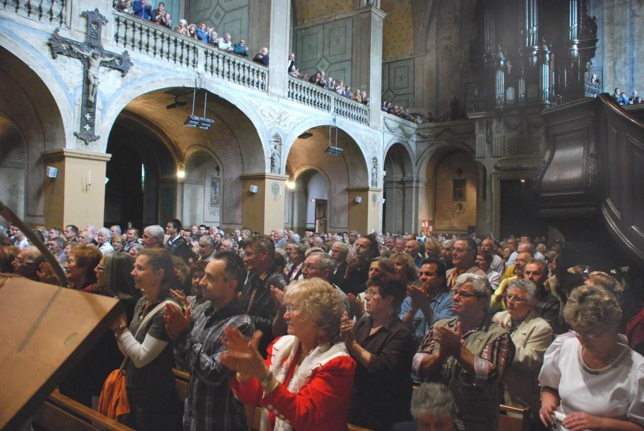 Le public salue la prestation de Maurice André et de la musique des Equipages de la Flotte