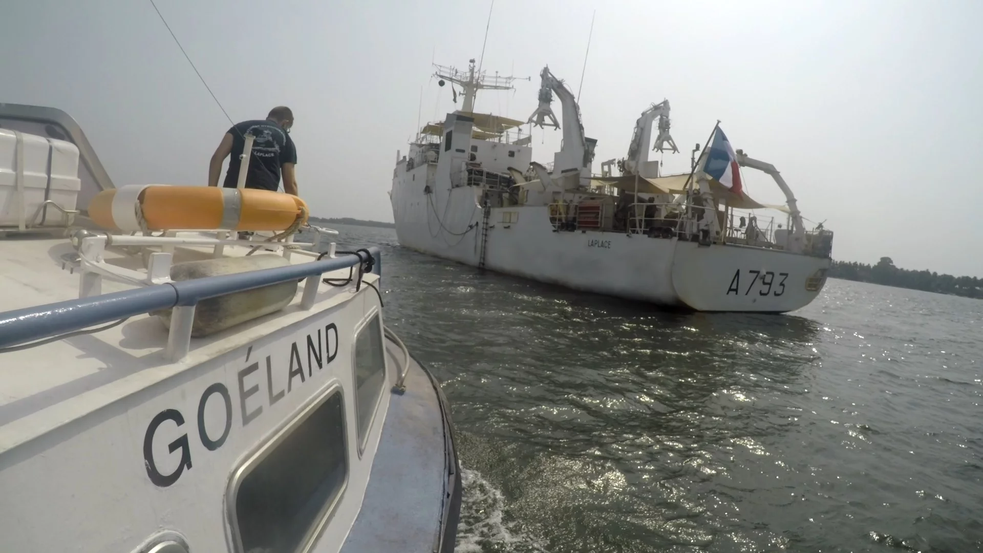 Le bâtiment hydrographique Laplace cartographie le port d’Abidjan