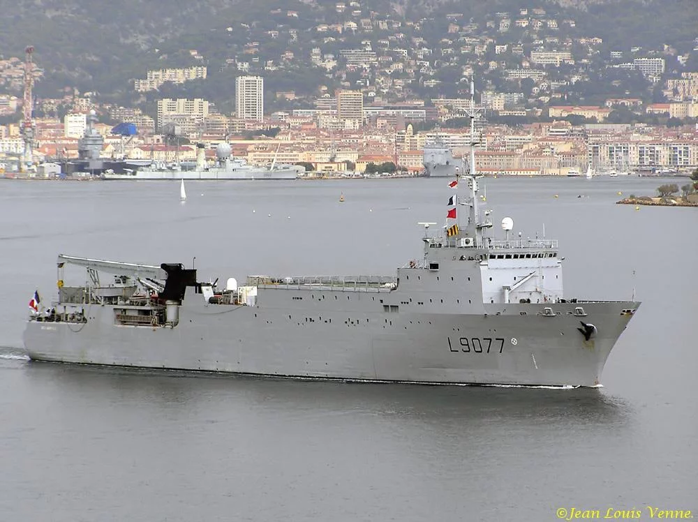 Le Bougainville appareille de Toulon