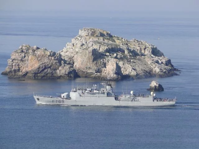 Sortie des familles de l’aviso LV Le Hénaff