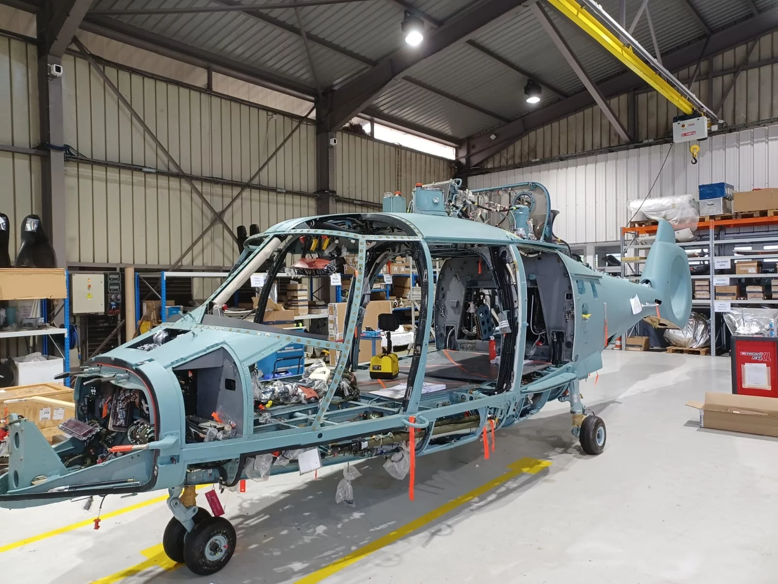 Visite V3 d'un hélicoptère Dauphin en Polynésie Française