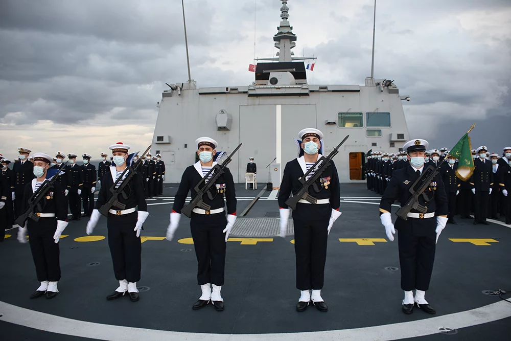 La frégate Auvergne rend hommage aux marins du cuirassé Bouvet