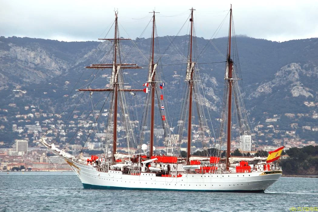 Arrivée du voilier-école espagnol Juan Sebastian de Elcano à Toulon