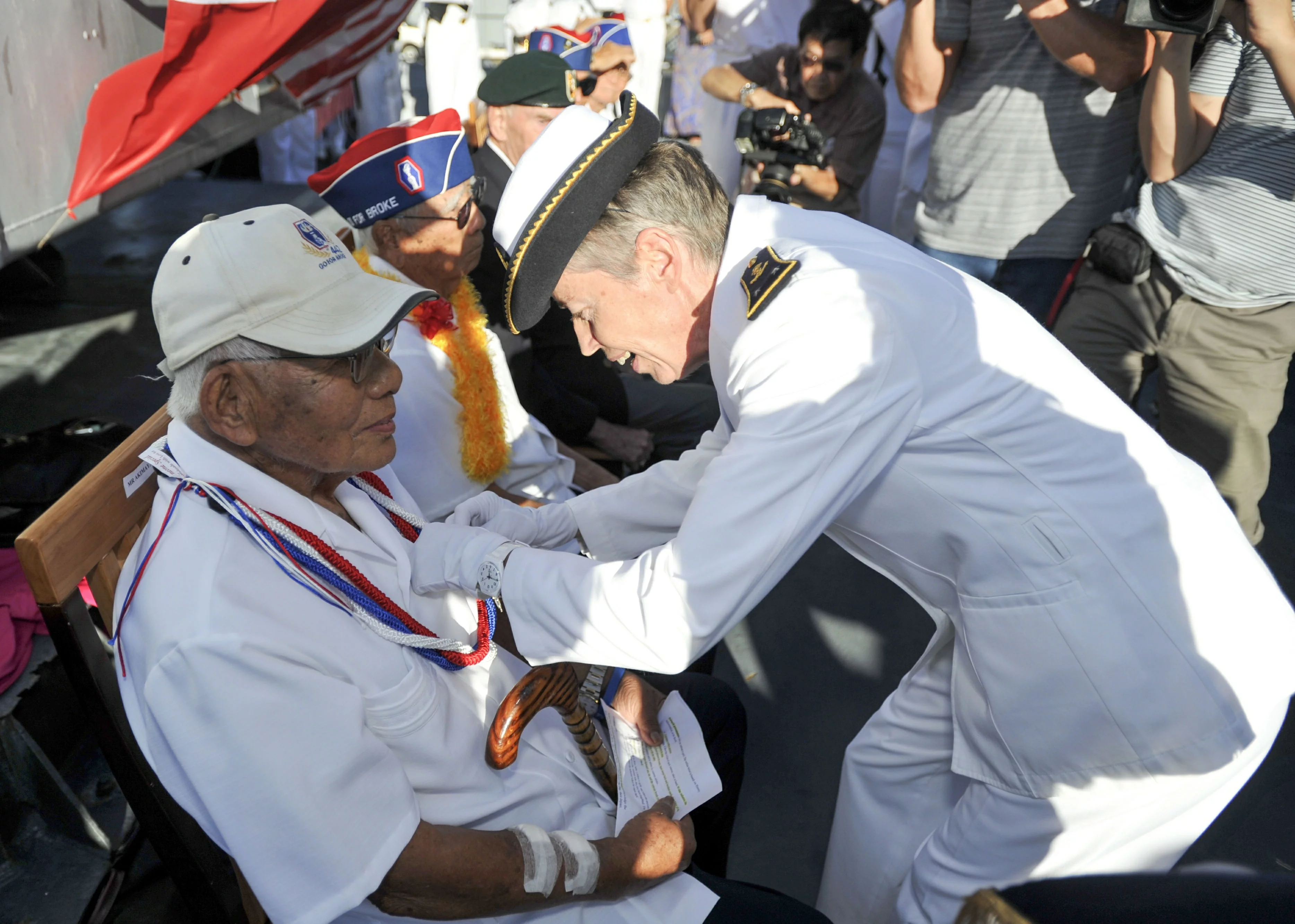Des vétérans américains de la 2è Guerre Mondiale décorés à bord du Prairial