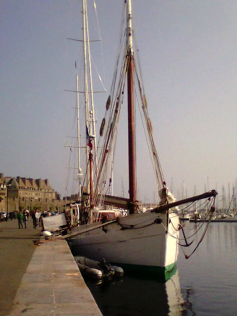 Le cotre Le Mutin en escale à St-Malo