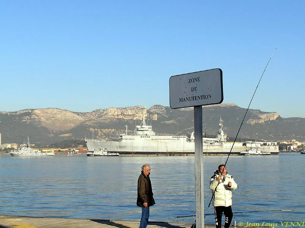 L'ex-Ouragan transféré dans le port de Bregaillon
