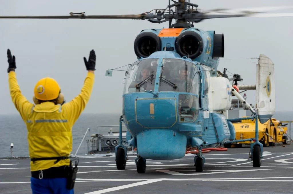 L'hélicoptère Ka-27 Helix sur le pont du Siroco
