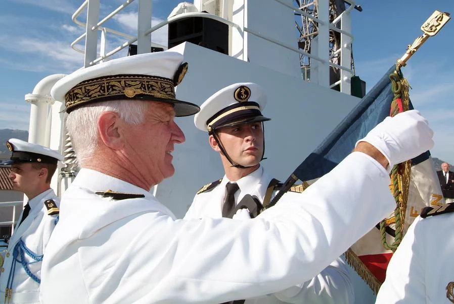 Le VAE Sautter accroche la fourragÃ¨re au fanion du Malin