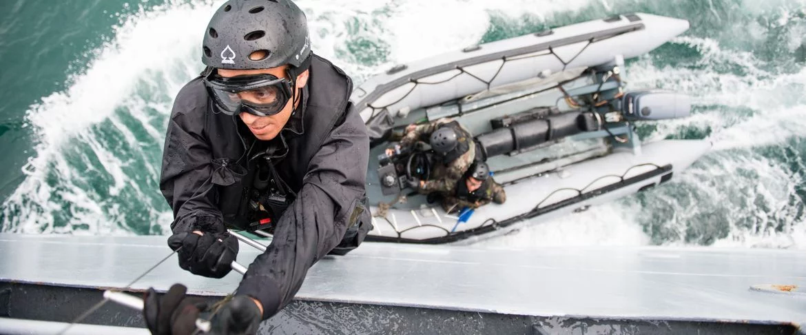 Embarquement par une échelle