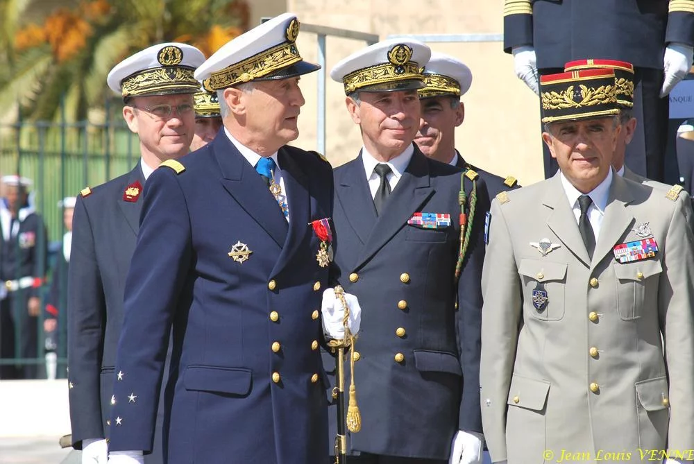 L'amiral Tandonnet salue les invités