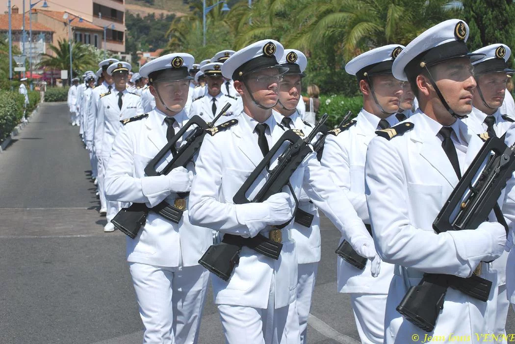 Défilé du CIN précédé de la musique