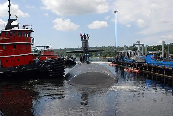 Des sous-marins américains quittent la base de Groton à l’approche de l’ouragan Irène