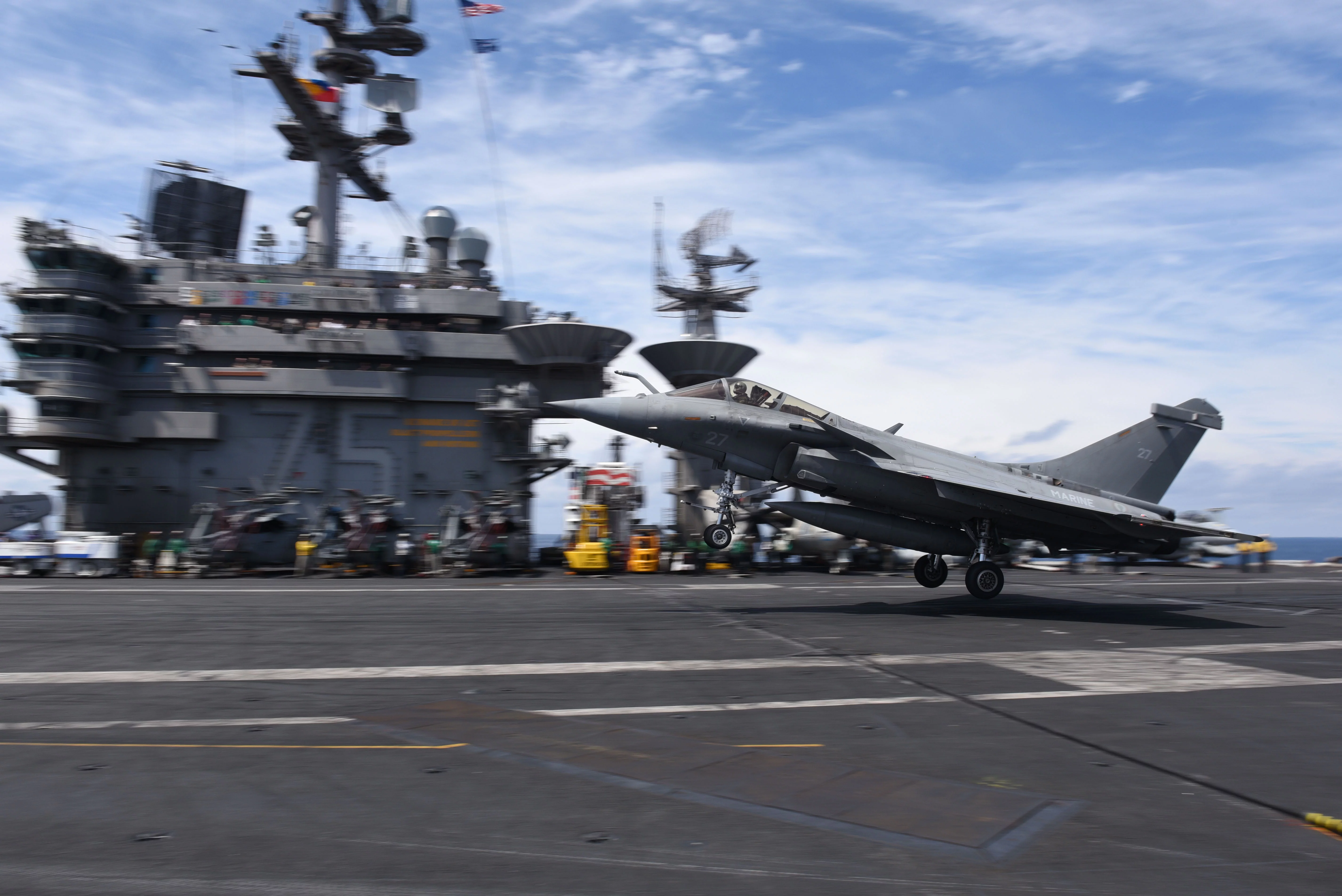 Un Rafale Marine apponte sur l'USS Truman