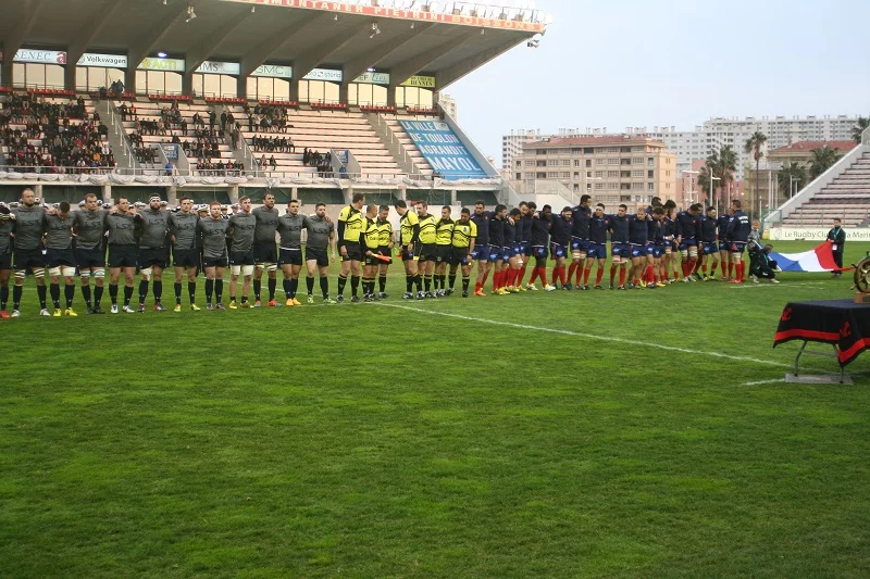 Rugby : les équipes de la marine nationale et de la Royal Navy