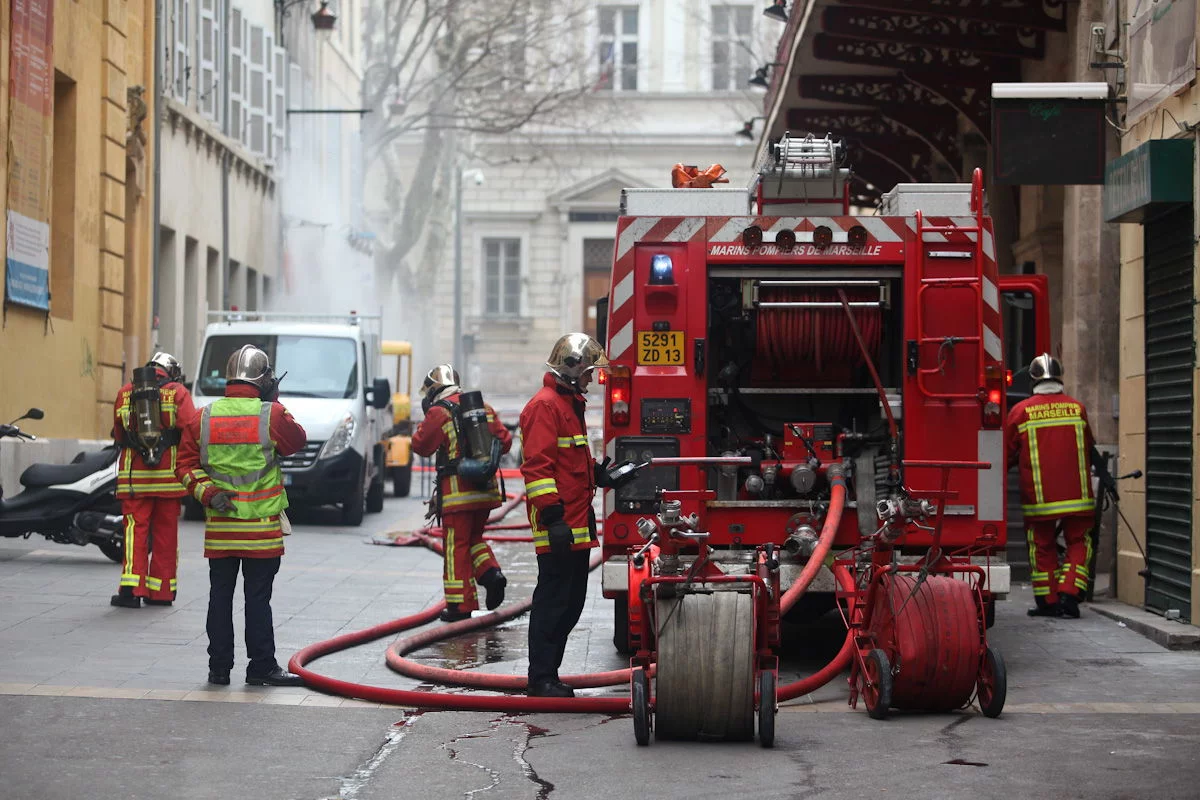 Le bataillon des marins pompiers de Marseille intervient pour une fuite de gaz au niveau de la Canebière
