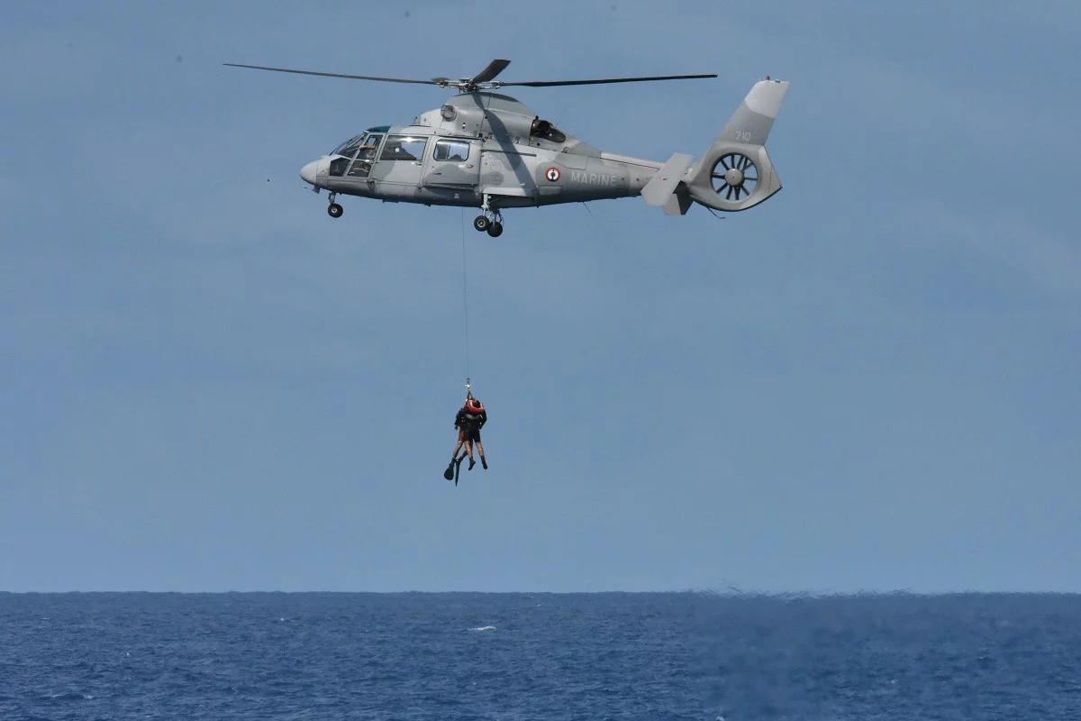 Hélitreuillage du marin blessé