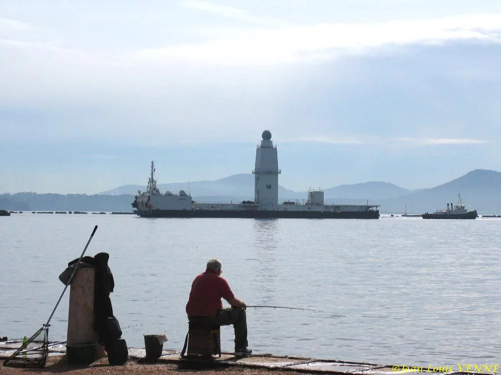La barge Longbow de retour Ã  La Seyne sur mer