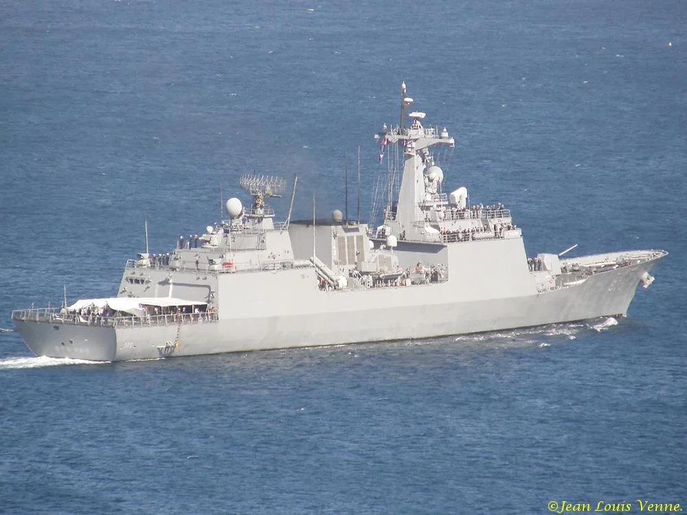 Le destroyer lance-missiles CHUNGMUGONG YI SUN SHI