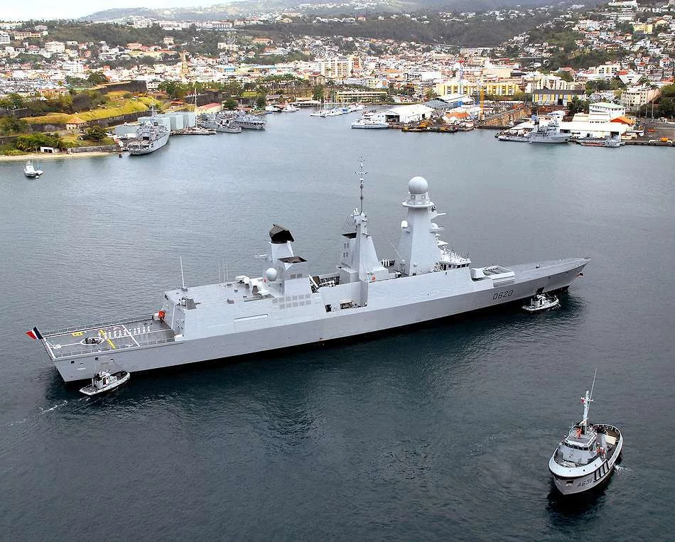 Le Forbin fait escale à Fort de France