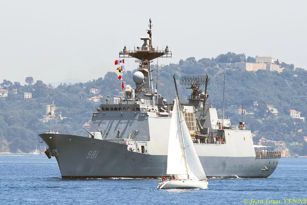 Arrivée à Toulon du destroyer Choi Young