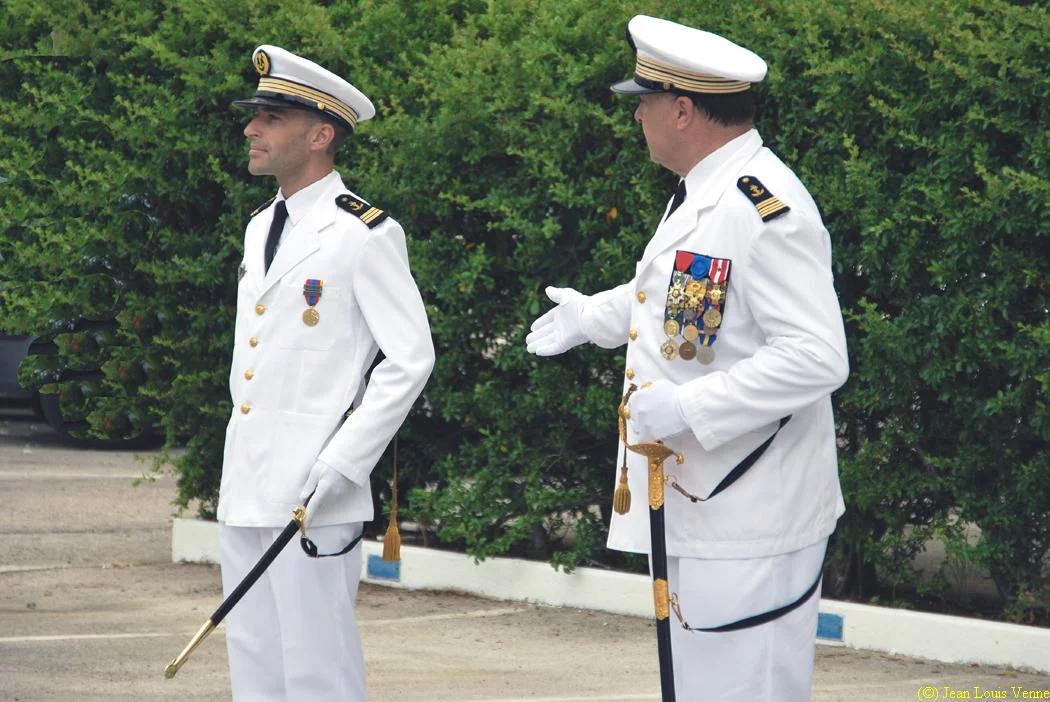 Le capitaine de vaisseau Jubelin fait reconnaître le nouveau commandant