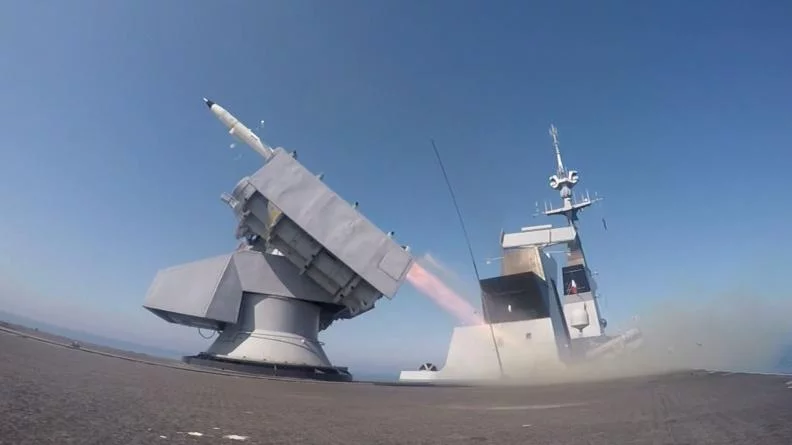 Lancement d'un missile Crotale