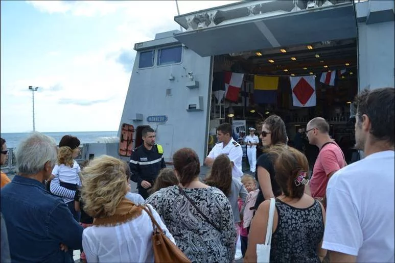 Des habitants de Bastia visitent le Forbin