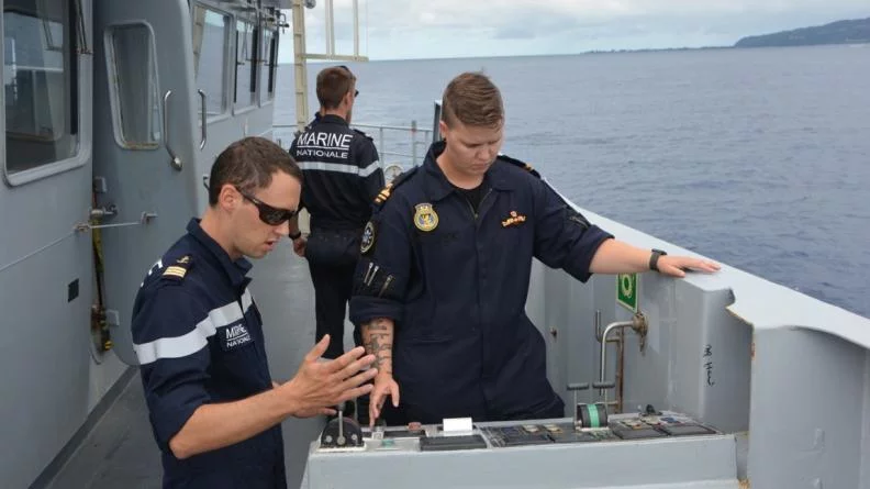 La sous-lieutenant Alexandra, officier chef du quart canadienne