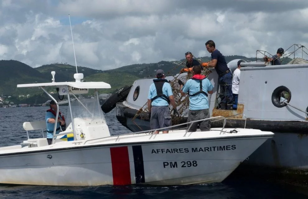 Le remorqueur Maïto de la Marine Nationale participe à une opération de police des pêches