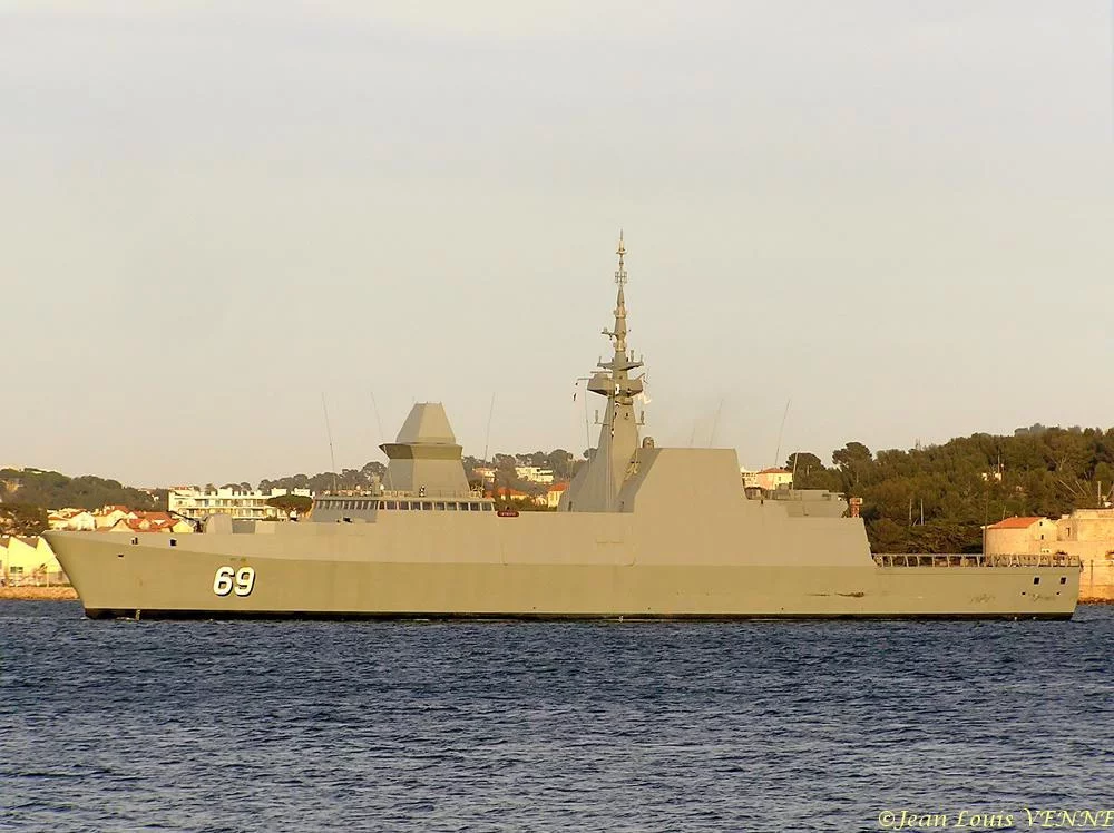 Arrivée Ã  Toulon de la frégate RSS Intrepid